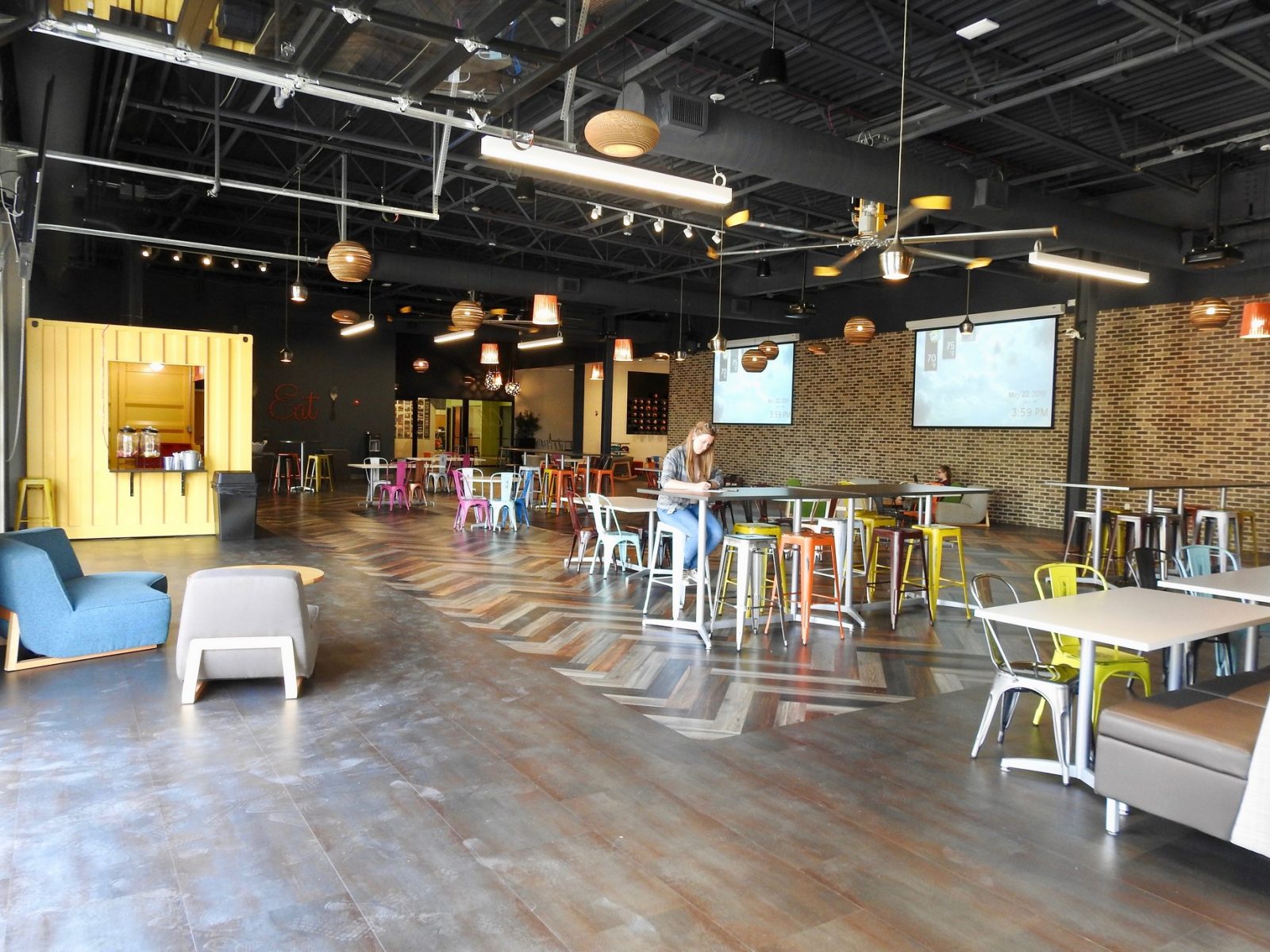 This Featured Breakroom Gets Two Thumbs Up! | Coolbreakrooms